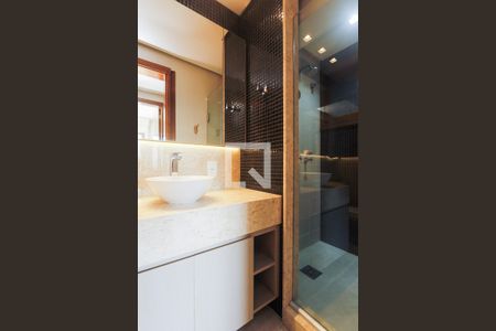 Apartamento à venda com 104m², 2 quartos e 1 vaga Apartamento à venda com 104m², 2 quartos e 1 vagaBanheiro social