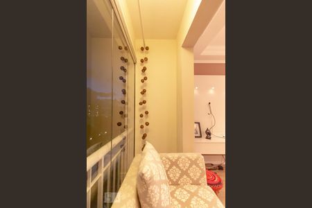 Varanda da sala de apartamento para alugar com 3 quartos, 70m² em Jardim Londrina, São Paulo