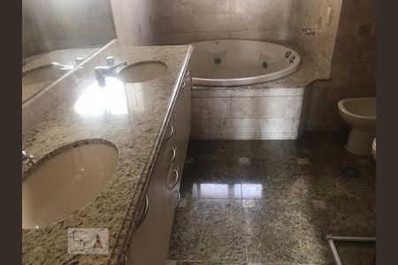 Apartamento para alugar com 270m², 4 quartos e 3 vagas Apartamento para alugar com 270m², 4 quartos e 3 vagasBanheiro