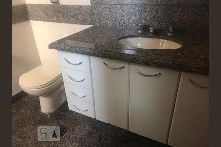 Apartamento para alugar com 270m², 4 quartos e 3 vagas Apartamento para alugar com 270m², 4 quartos e 3 vagasBanheiro