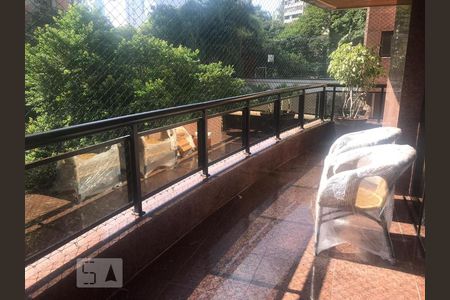 Apartamento para alugar com 270m², 4 quartos e 3 vagas Apartamento para alugar com 270m², 4 quartos e 3 vagasVaranda