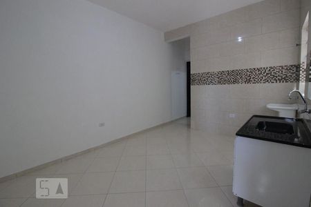 Cozinha e Área de Serviço de kitnet/studio para alugar com 1 quarto, 25m² em Vila Romero, São Paulo