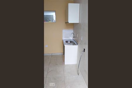 Cozinha de kitnet/studio para alugar com 1 quarto, 28m² em Vila Santana, São Paulo