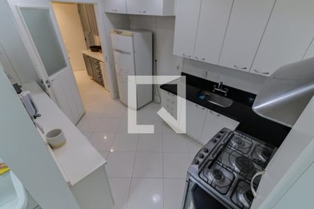Apartamento à venda com 240m², 4 quartos e 3 vagasCozinha 