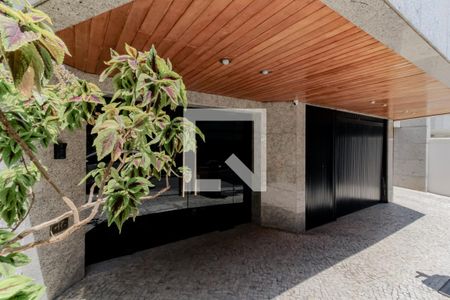 Apartamento à venda com 240m², 4 quartos e 3 vagasEntrada