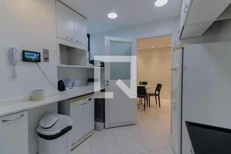 Apartamento à venda com 240m², 4 quartos e 3 vagasCozinha 