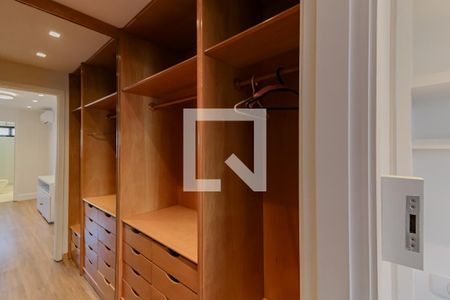 Apartamento à venda com 240m², 4 quartos e 3 vagasQuarto 1 - Closet 