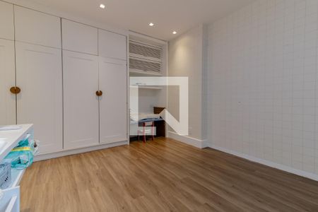 Apartamento à venda com 240m², 4 quartos e 3 vagasQuarto 4