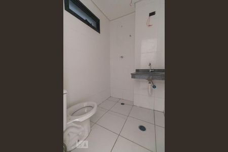 Banheiro de kitnet/studio para alugar com 1 quarto, 33m² em Vila Carrão, São Paulo
