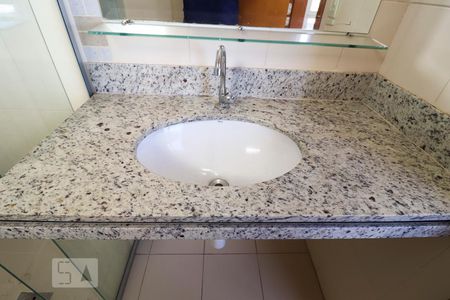 Banheiro da Suíte de apartamento para alugar com 2 quartos, 57m² em Setor dos Afonsos, Aparecida de Goiânia