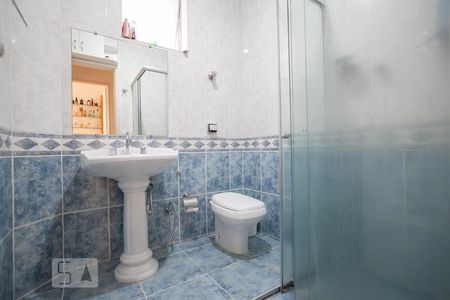 Banheiro social de apartamento para alugar com 3 quartos, 130m² em Santo Antônio, Belo Horizonte