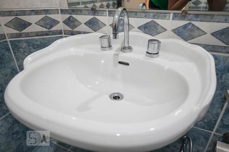 Apartamento para alugar com 130m², 3 quartos e 2 vagas Apartamento para alugar com 130m², 3 quartos e 2 vagasBanheiro social - detalhe da pia