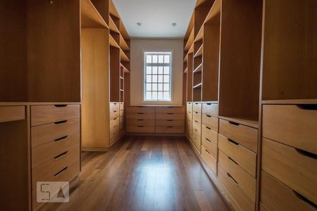 Casa à venda com 480m², 3 quartos e 6 vagasCloset Suíte 3