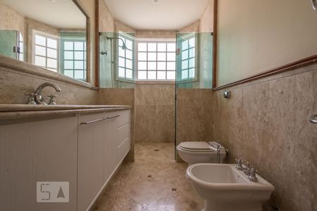 Casa à venda com 480m², 3 quartos e 6 vagasBanheiro Suíte 2