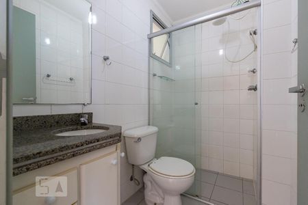Banheiro de apartamento à venda com 1 quarto, 45m² em Centro, Campinas
