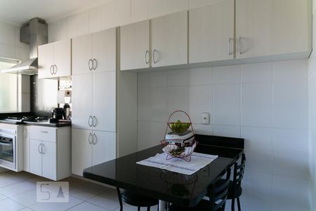 Apartamento à venda com 144m², 3 quartos e 2 vagasCozinha