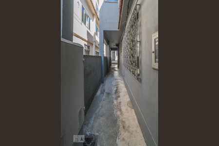Apartamento à venda com 75m², 2 quartos e sem vagaCorredor de acesso aos fundos