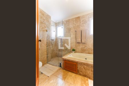 Apartamento à venda com 163m², 3 quartos e 3 vagasBanheiro do Quarto 2