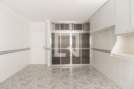 Casa à venda com 130m², 3 quartos e 2 vagasCozinha 