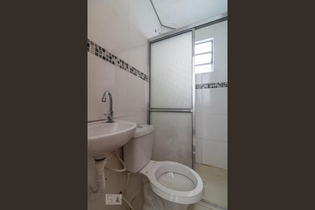 Banheiro de kitnet/studio para alugar com 1 quarto, 28m² em Rudge Ramos, São Bernardo do Campo
