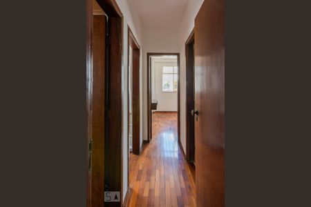 Corredor de apartamento para alugar com 3 quartos, 140m² em Santo Antônio, Belo Horizonte
