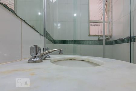 Torneira Banheiro Social de apartamento para alugar com 3 quartos, 140m² em Santo Antônio, Belo Horizonte