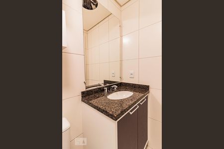 banheiro de apartamento à venda com 2 quartos, 70m² em Partenon, Porto Alegre
