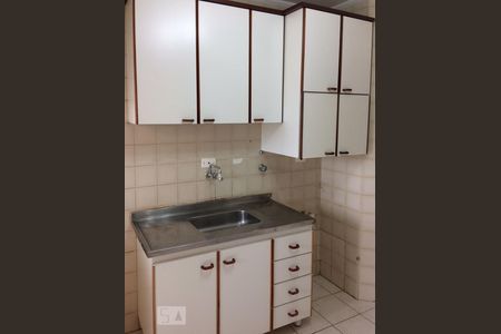 Cozinha de apartamento para alugar com 2 quartos, 61m² em Jardim Ester, São Paulo