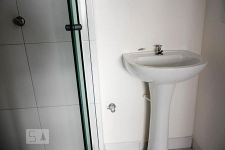 Banheiro de apartamento para alugar com 2 quartos, 38m² em Guará Ii, Brasília