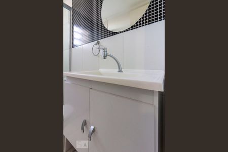 Banheiro de apartamento para alugar com 2 quartos, 50m² em Jardim Santa Terezinha (zona Leste), São Paulo
