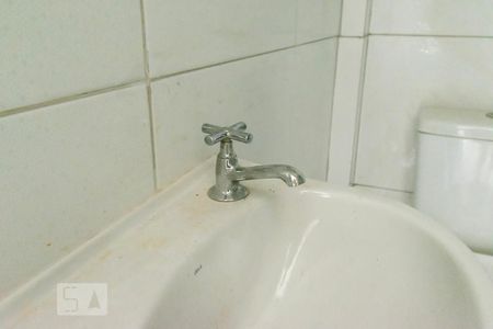 Pia do Banheiro de apartamento para alugar com 2 quartos, 43m² em Guará Ii, Brasília