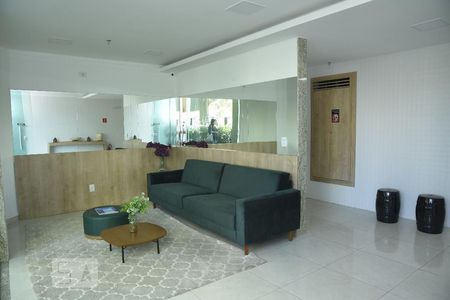 Hall de Entrada do Condomínio de apartamento para alugar com 1 quarto, 40m² em Taquara, Rio de Janeiro