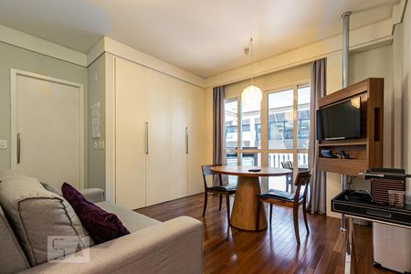 Sala de apartamento para alugar com 1 quarto, 48m² em Vila Olímpia, São Paulo