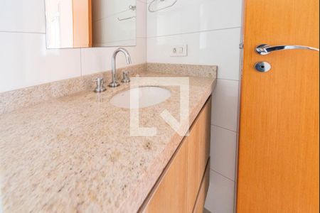 Apartamento à venda com 83m², 2 quartos e 2 vagasBanheiro do Quarto 2