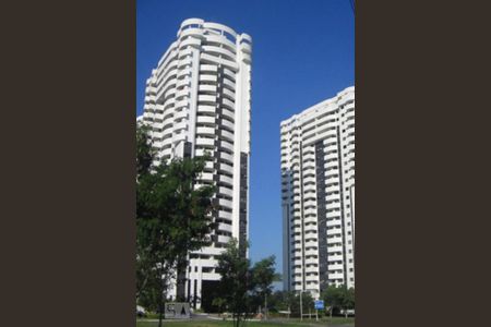 Apartamento à venda com 70m², 2 quartos e 2 vagas Apartamento à venda com 70m², 2 quartos e 2 vagasFachada