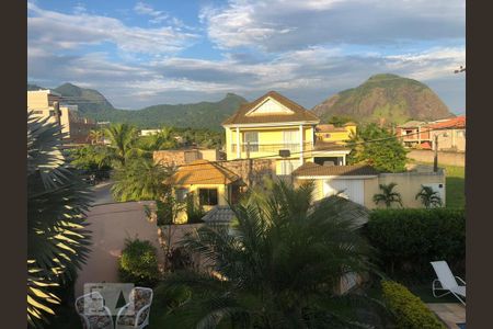 Casa de condomínio à venda com 300m², 4 quartos e 3 vagas