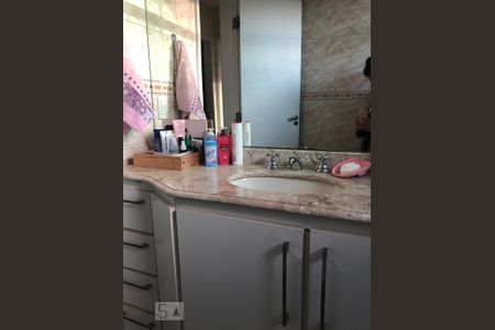 Casa de condomínio à venda com 300m², 4 quartos e 3 vagas