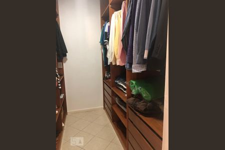 Casa de condomínio à venda com 300m², 4 quartos e 3 vagas