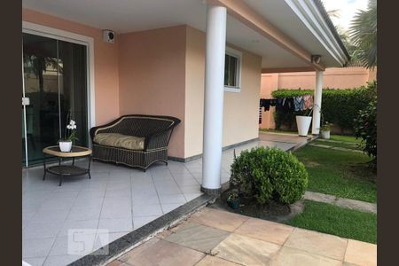 Casa de condomínio à venda com 300m², 4 quartos e 3 vagas