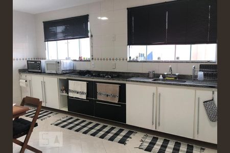 Casa de condomínio à venda com 300m², 4 quartos e 3 vagas