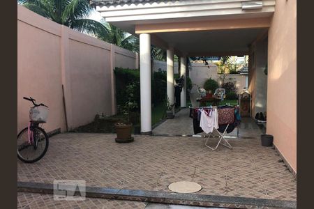 Casa de condomínio à venda com 300m², 4 quartos e 3 vagas