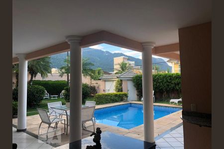 Casa de condomínio à venda com 300m², 4 quartos e 3 vagas