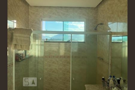 Casa de condomínio à venda com 300m², 4 quartos e 3 vagas
