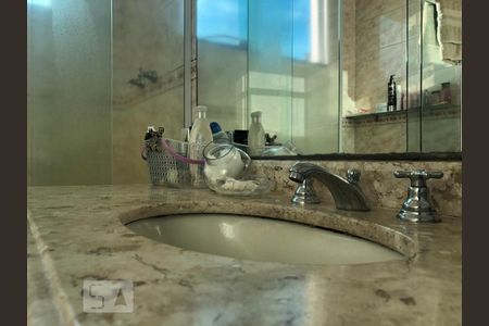 Casa de condomínio à venda com 300m², 4 quartos e 3 vagas