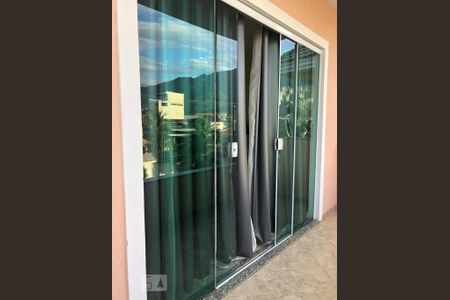 Casa de condomínio à venda com 300m², 4 quartos e 3 vagas