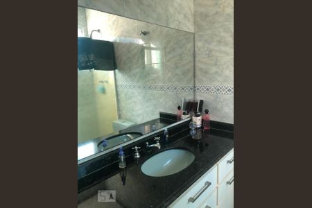 Casa de condomínio à venda com 300m², 4 quartos e 3 vagas