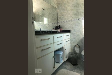 Casa de condomínio à venda com 300m², 4 quartos e 3 vagas