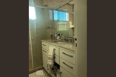 Casa de condomínio à venda com 300m², 4 quartos e 3 vagas