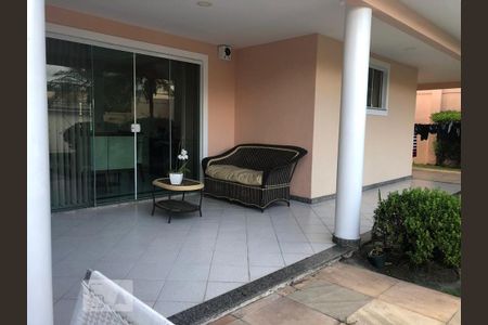 Casa de condomínio à venda com 300m², 4 quartos e 3 vagas