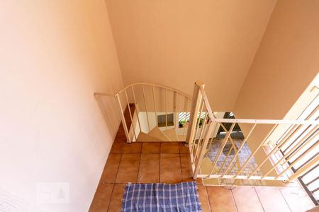 Casa para alugar com 89m², 3 quartos e sem vaga Casa para alugar com 89m², 3 quartos e sem vagaEscada